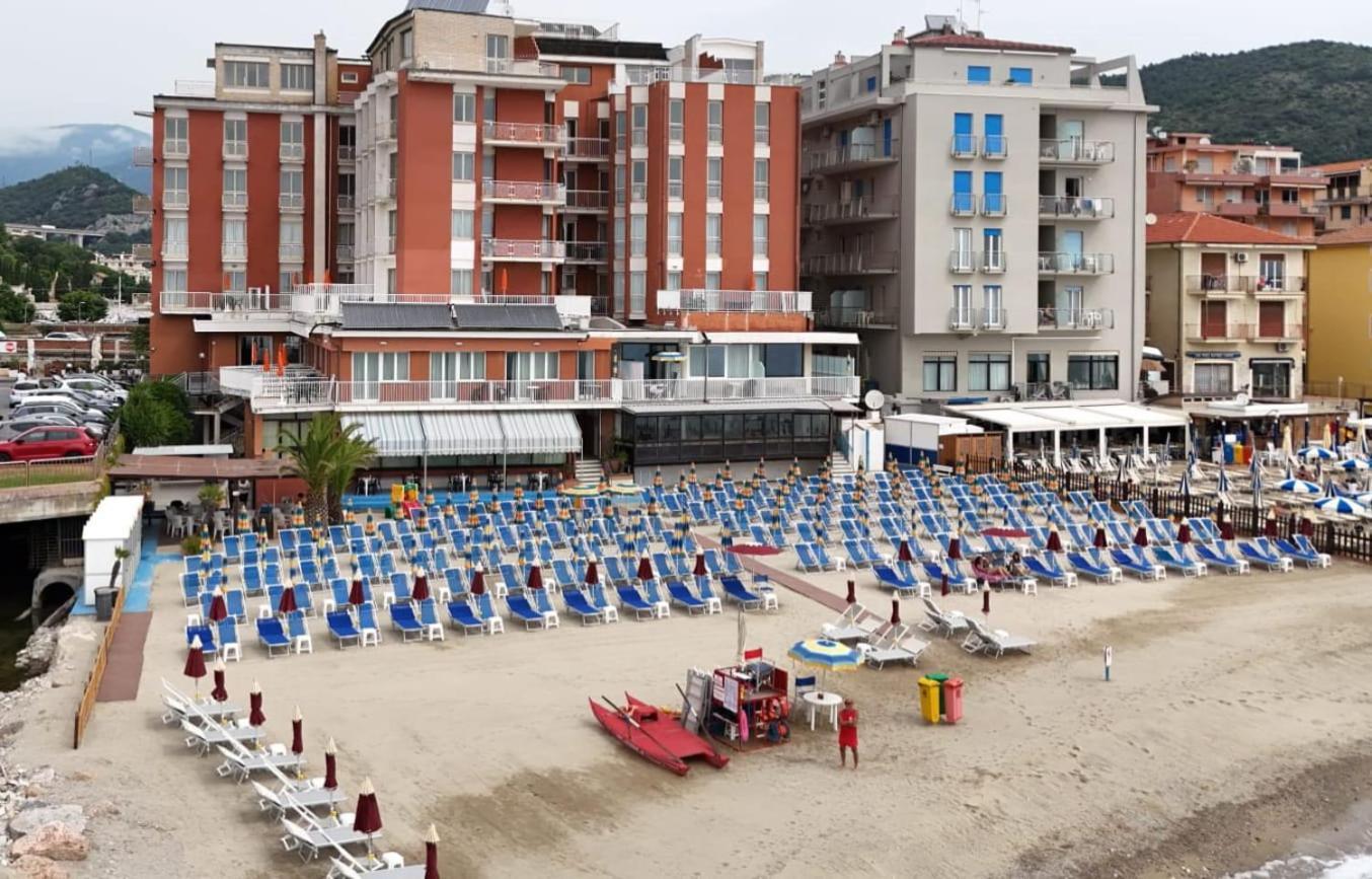 Hotel & Residence Stella Maris Pietra Ligure Buitenkant foto