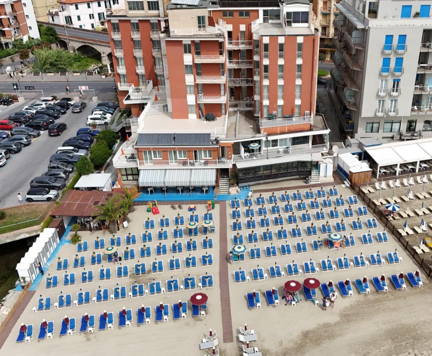 Hotel & Residence Stella Maris Pietra Ligure Buitenkant foto