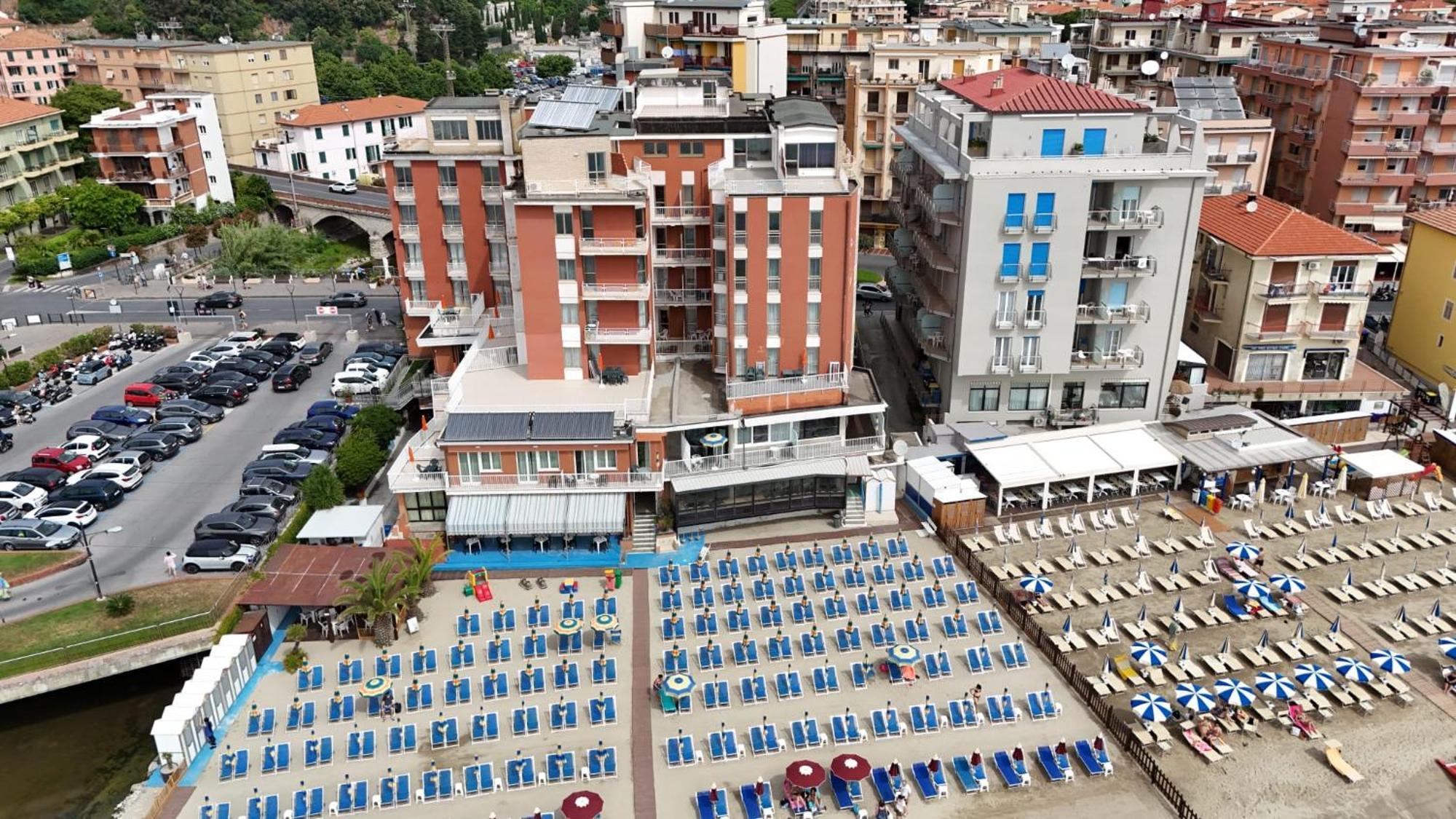 Hotel & Residence Stella Maris Pietra Ligure Buitenkant foto