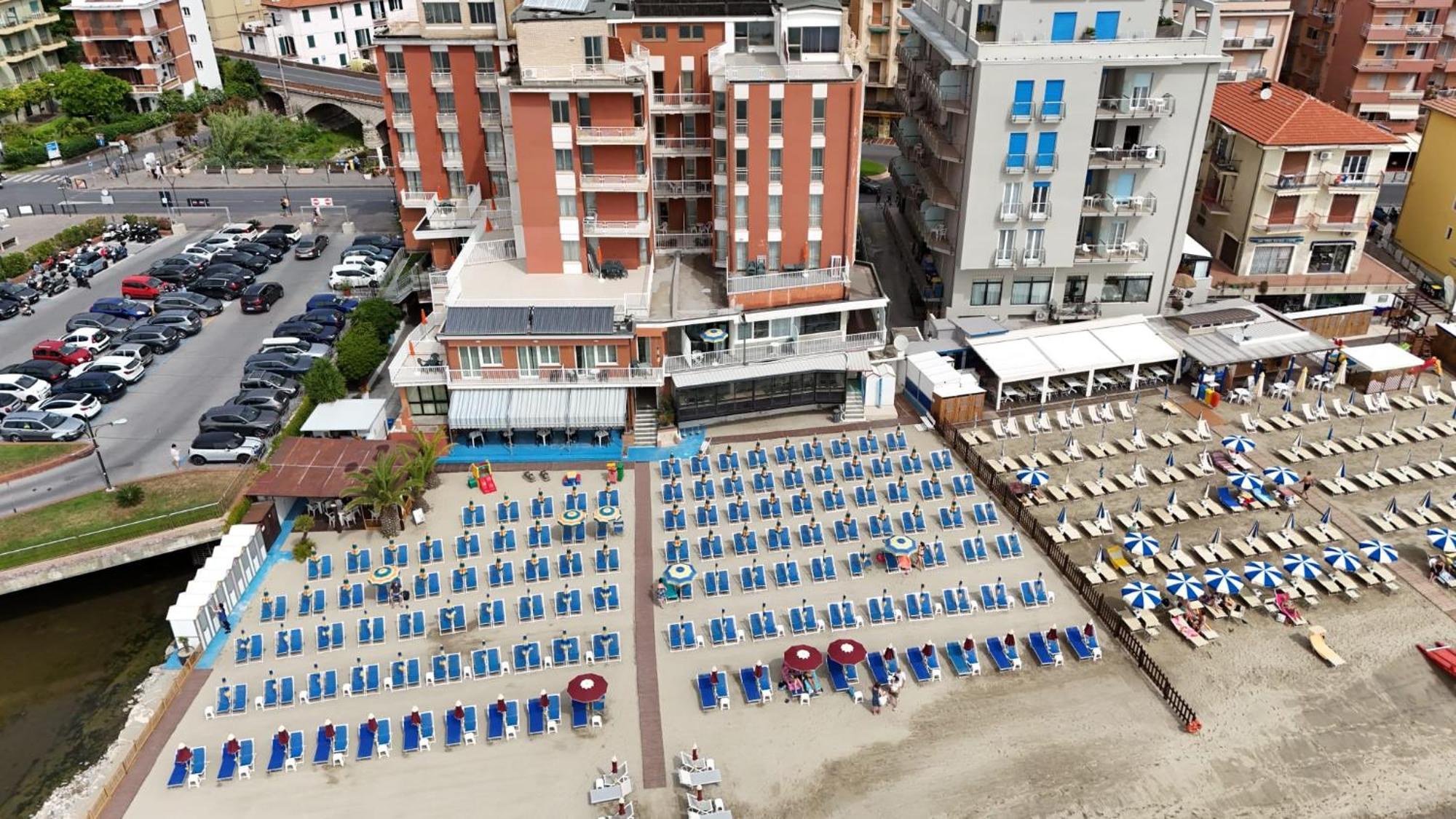 Hotel & Residence Stella Maris Pietra Ligure Buitenkant foto